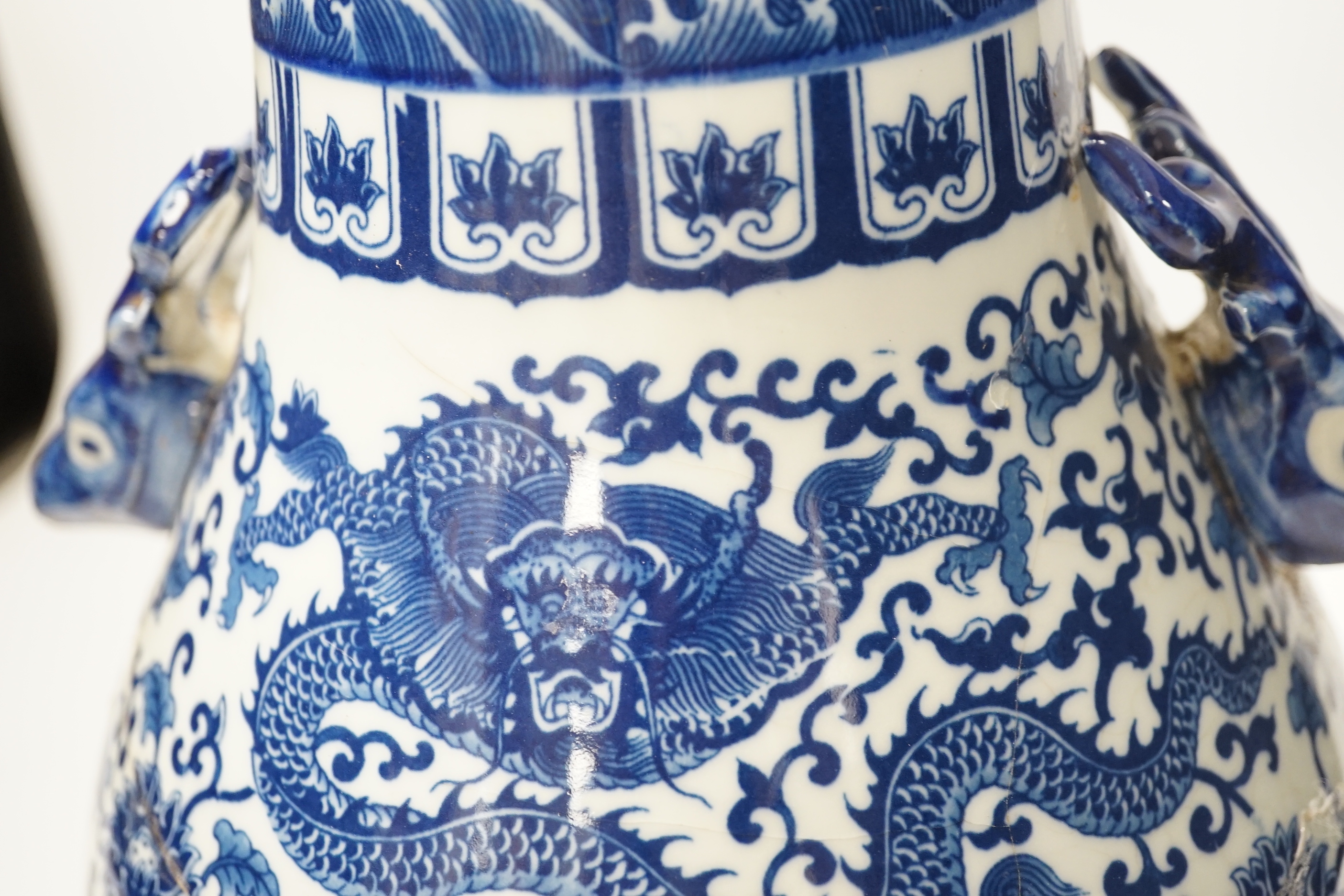 A Chinese blue and white hu vase with deer head handles, 29.5cm